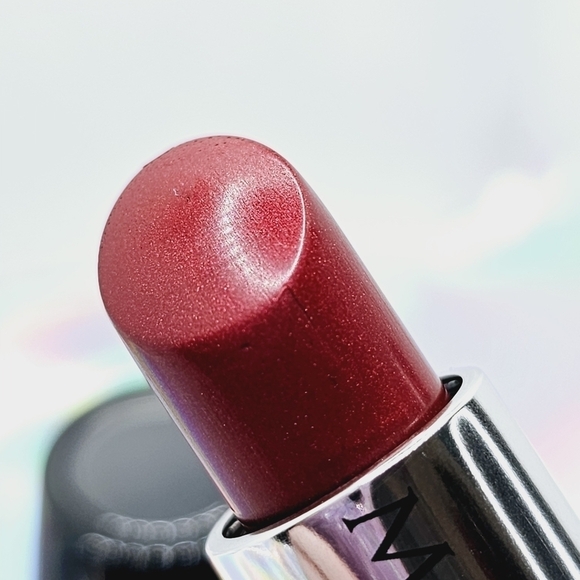 Mary Kay Scarlet Red Gel Semi-Shine Lipstick - Picture 10 of 11